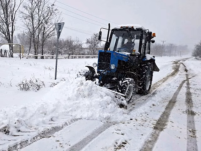 Заместитель главы района попросил автовладельцев не оставлять машины на обочинах