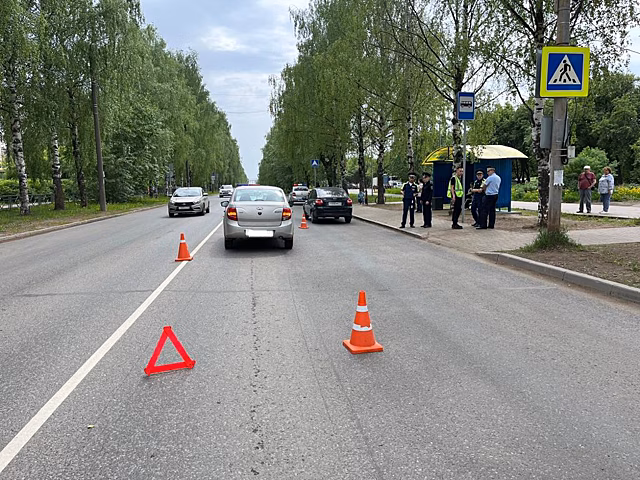 Автомобиль наехал на трех детей в Кирове