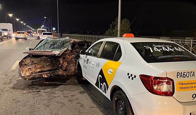В массовом ДТП в Волгограде погиб человек, еще четверо пострадали