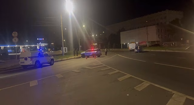 Две легковушки столкнулись на Комсомольской площади ночью 13 августа