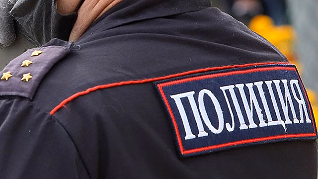 В Чебоксарах люди чудом не попали под колеса автомобиля