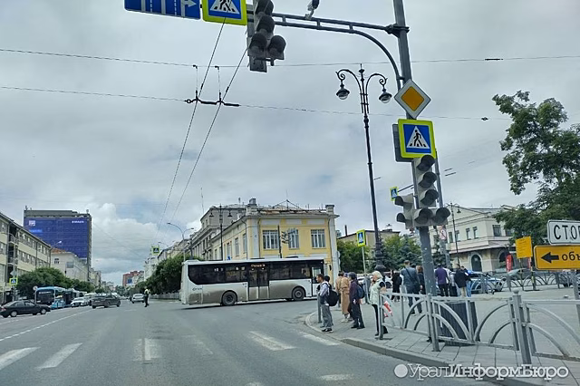На перекрестке в центре Екатеринбурга, где автобус задавил людей, перестали работать светофоры