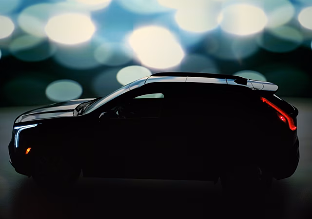 Cadillac показал внешность самого маленького кроссовера