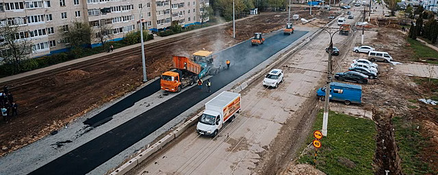 На улице Гражданской в Чебоксарах начали укладку асфальта