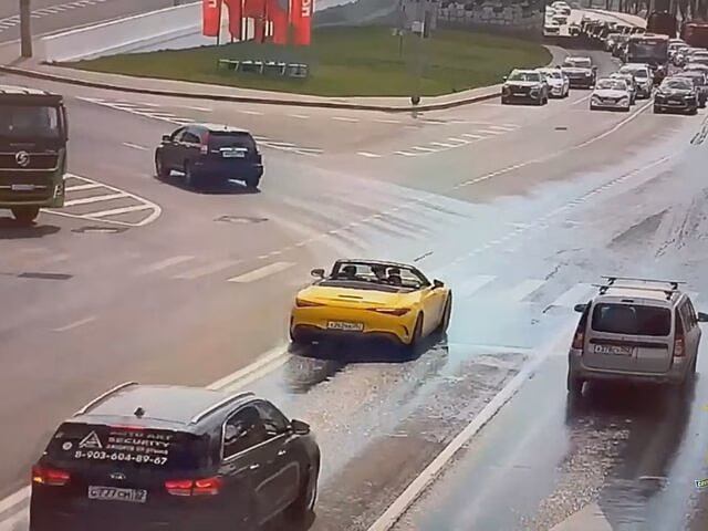 Два уголовных дела завели на водителя кабриолета, устроившего ДТП в Нижнем Новгороде