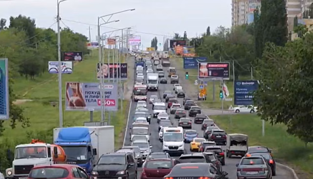 Новый учебный год в Саратове ознаменовался утренними 8-балльными пробками