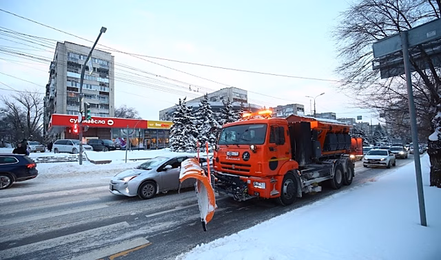 Более 900 тонн реагентов использовали волгоградские службы для обработки дорог