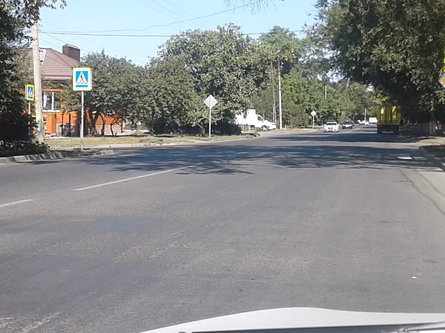 В Ростове иномарка наехала на женщину и маленького мальчика