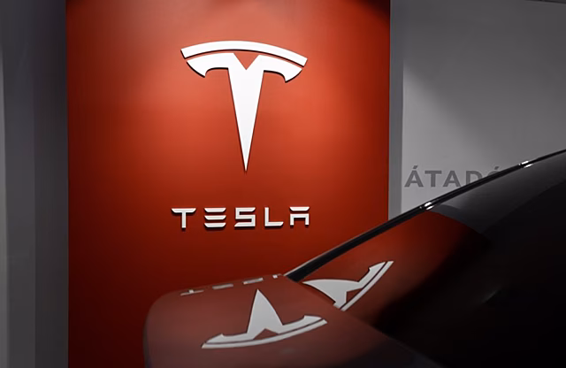 Tesla не смогла показать эпичный конец года
