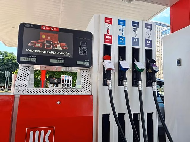 Жители Краснодара продолжают жаловаться на дефицит бензина и повышение цен на АЗС