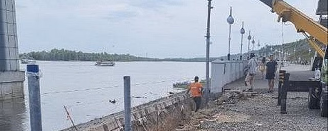 В Барнауле ремонтируют набережную Речного вокзала