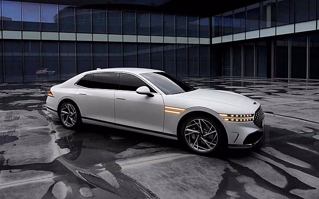 В России появился в продаже новый Genesis G90