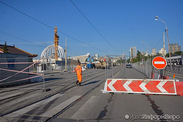 Закрытие улицы Куйбышева вызвало огромные пробки в центре Екатеринбурга