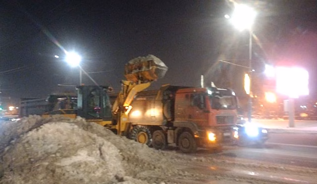 Этой ночью в Оренбурге с улиц Луганской, Алтайской и Мира вывезли снег