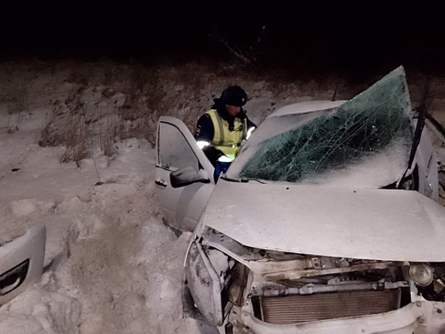 Молодой водитель стал первой жертвой снегопада на свердловских трассах
