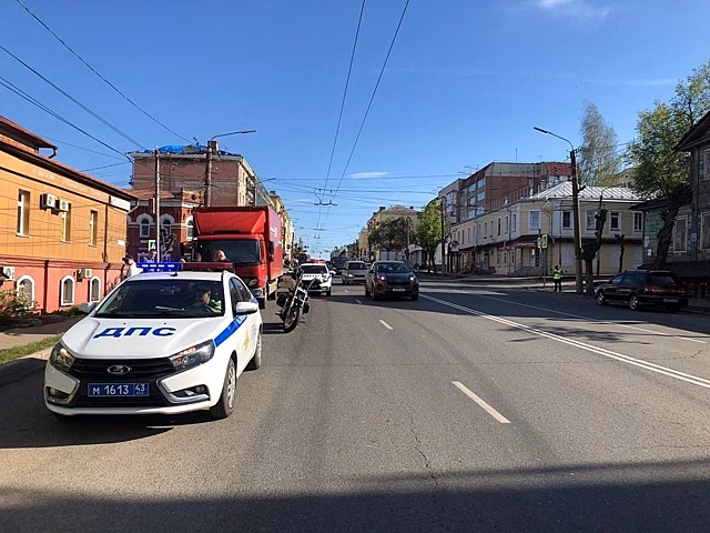В Кирове мотоциклист сбил девочку: ребенок госпитализирован