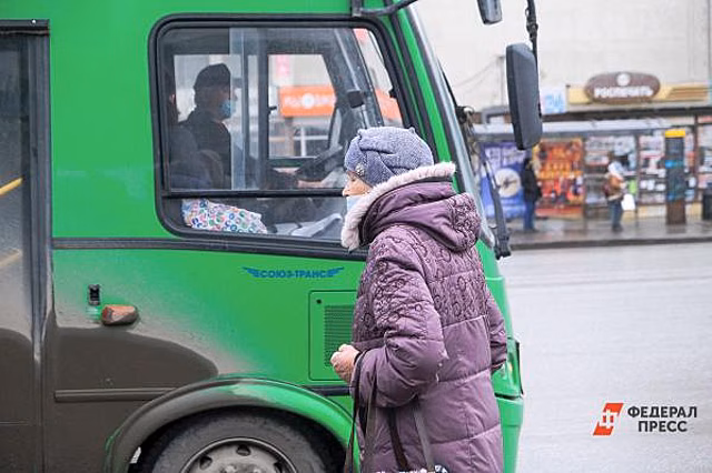 Жители Барнаула негодуют из-за давки в общественном транспорте