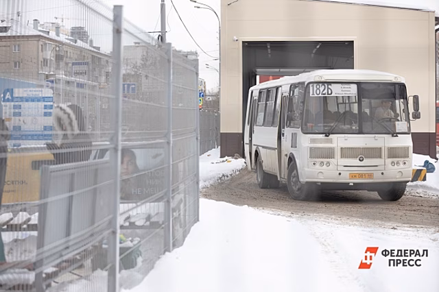 В Новосибирске водитель скорой наказал автохама, не уступившего ему дорогу