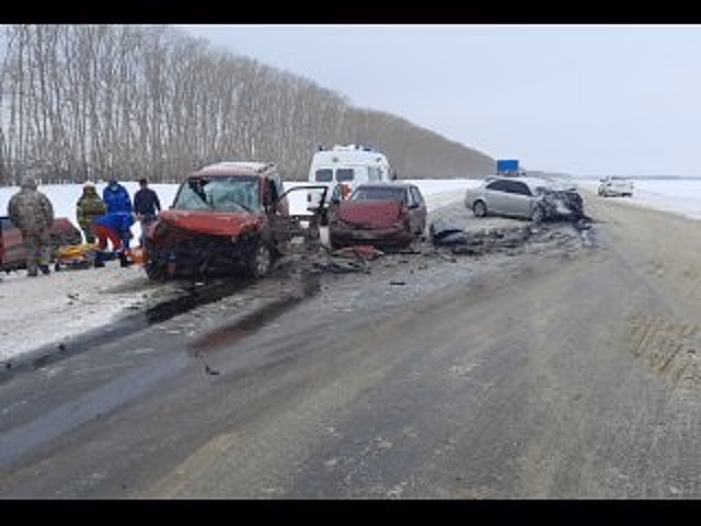 Двое взрослых и один ребенок попали в больницу в результате массовой аварии в Башкирии
