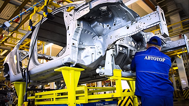 АвтоВАЗ и "Автотор" закроют заводы