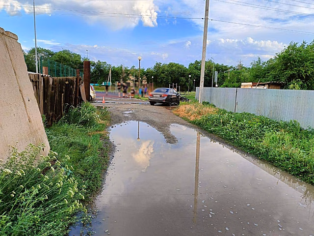 Под Оренбургом водитель автомобиля столкнулся с 13-летним водителем мопеда