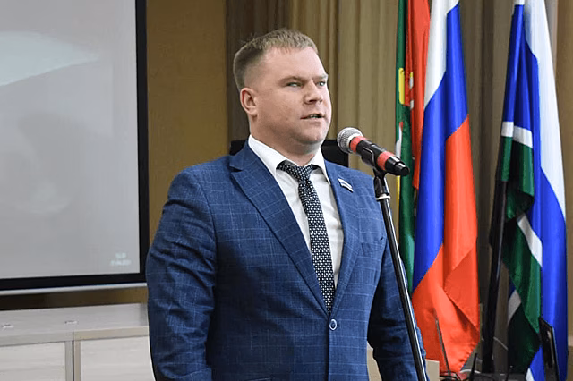 Обвиняемый в убийстве свердловский депутат пообещал прийти в суд