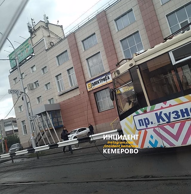 Трамваи остановились в Кемерове из-за обрыва проводов