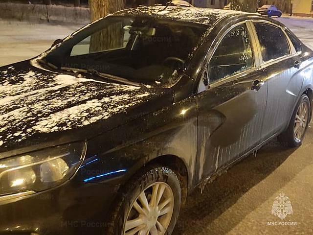 Пешеход-нарушитель попал под колеса Lada Vesta