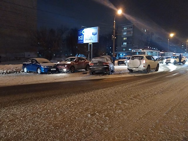   Два человека попали в больницу в результате массового ДТП в Ижевске  