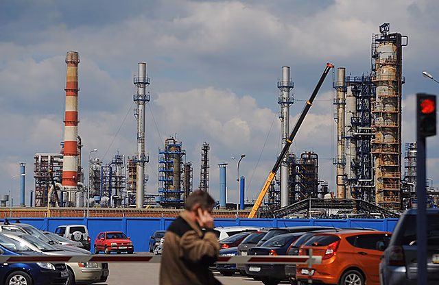 Правительство предложило разрешить ремонтировать нефтеперерабатывающие заводы неоригинальными запчастями