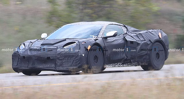 Chevrolet Corvette C8 показали на шпионских снимках