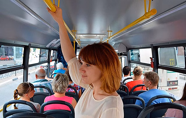 Духота и копоть в салонах: петербуржцы недовольны состоянием наземного общественного транспорта