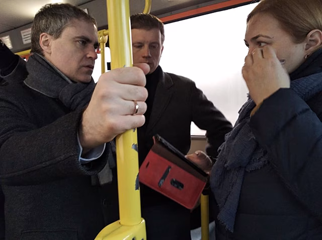 С семьёй, на остановке и в автобусе: каким нижегородцам запомнился Владимир Панов