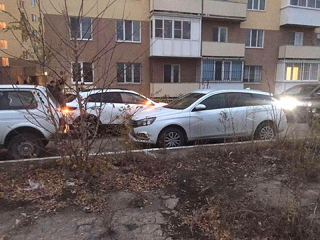 В саратовском дворе иномарка сбила восьмилетнего мальчика