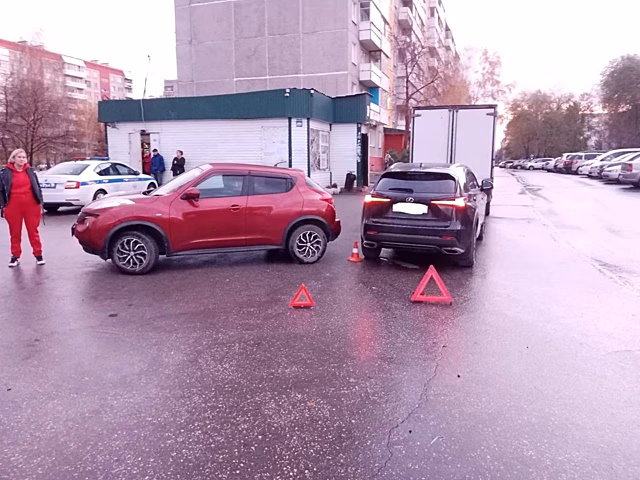 ДТП в Новосибирске с участием Nissan Juke и Lexus RX: пострадал ребёнок