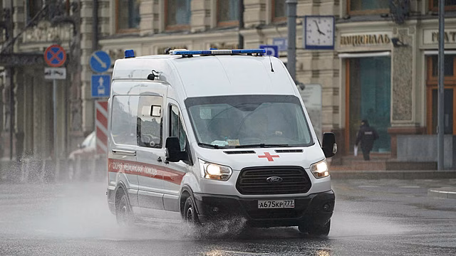 Машина сбила женщину с ребенком под Москвой, мать погибла
