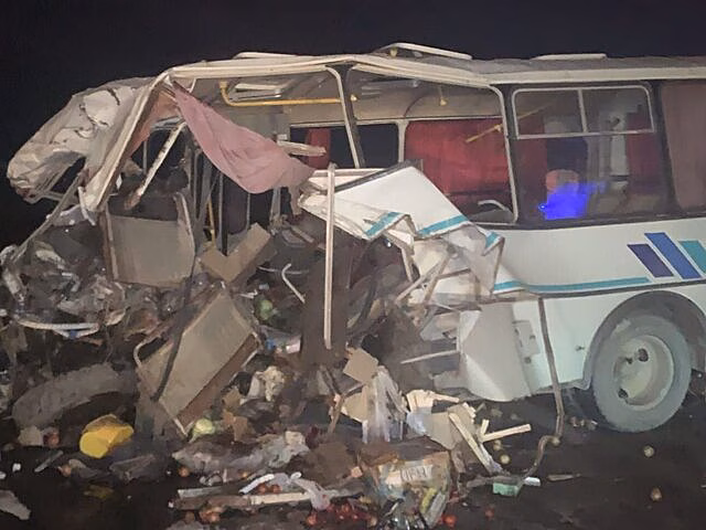 В Казахстане 4 человека погибли в результате ДТП с автобусом