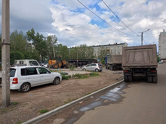 На Острове начали убирать мусор