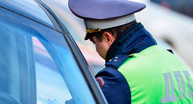 В Москве пьяный водитель покусал гаишников