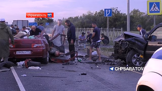 Опубликовано видео с места смертельной аварии под Саратовом
