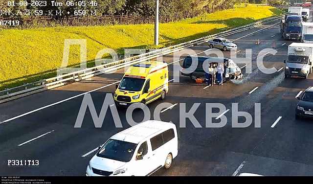 Движение на МКАД в районе Ясеневского лесопарка затруднено из-за возгорания автомобиля