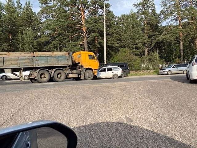 В Чите произошло два ДТП, в каждой участвовали три автомобиля