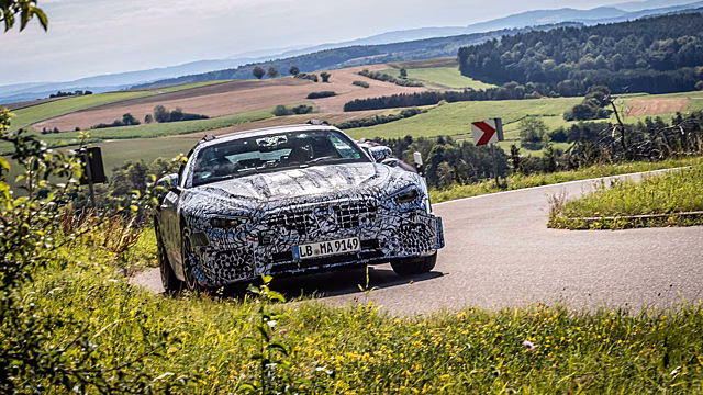 Mercedes SL 2022 года показали на рендерах после официальных тизеров