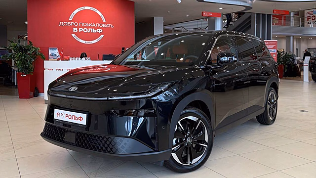 В России начались продажи нового кроссовера Toyota