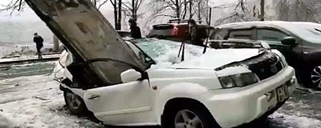 Дом во Владивостоке, с крыши которого на иномарку упала плита, не является аварийным
