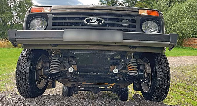 Главный "колхозный" журнал Великобритании Farmer Weekly сравнил "Ниву", Suzuki Jimny и мотовездеходы UTV