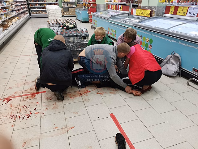 Нижегородец попытался совершить самоубийство в продуктовом магазине Нижнего Новгорода