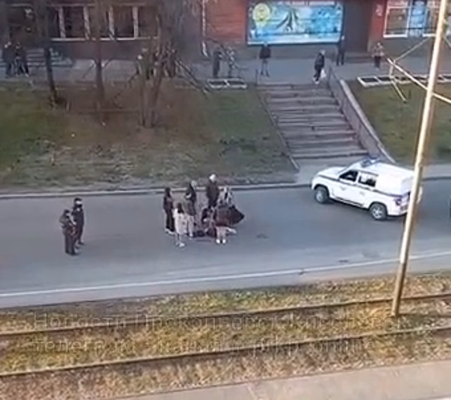 Соцсети: автомобилист сбил школьницу на "зебре" в кузбасском городе