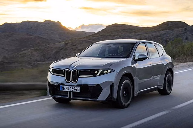Игра на понижение: почему BMW делает своё главное электрическое новшество дешевле бензинового