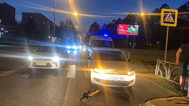 В Екатеринбурге самокатчик сломал плечо в ДТП